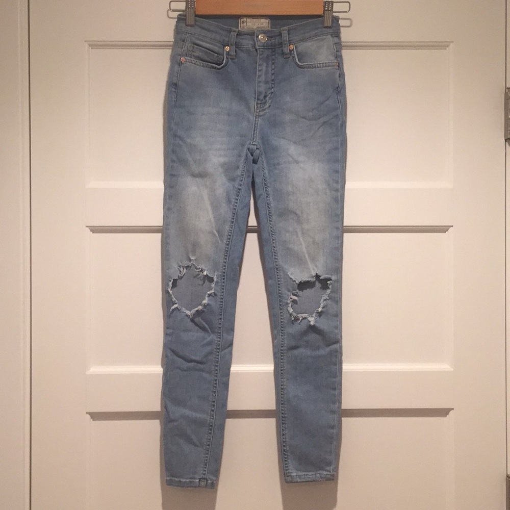 Light wash skinny jeans